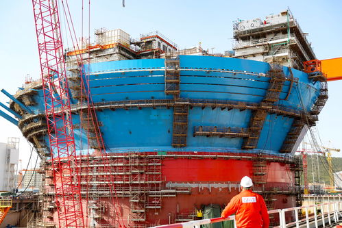 亚洲首艘新型 海上油气加工厂 在青岛完成主体建造